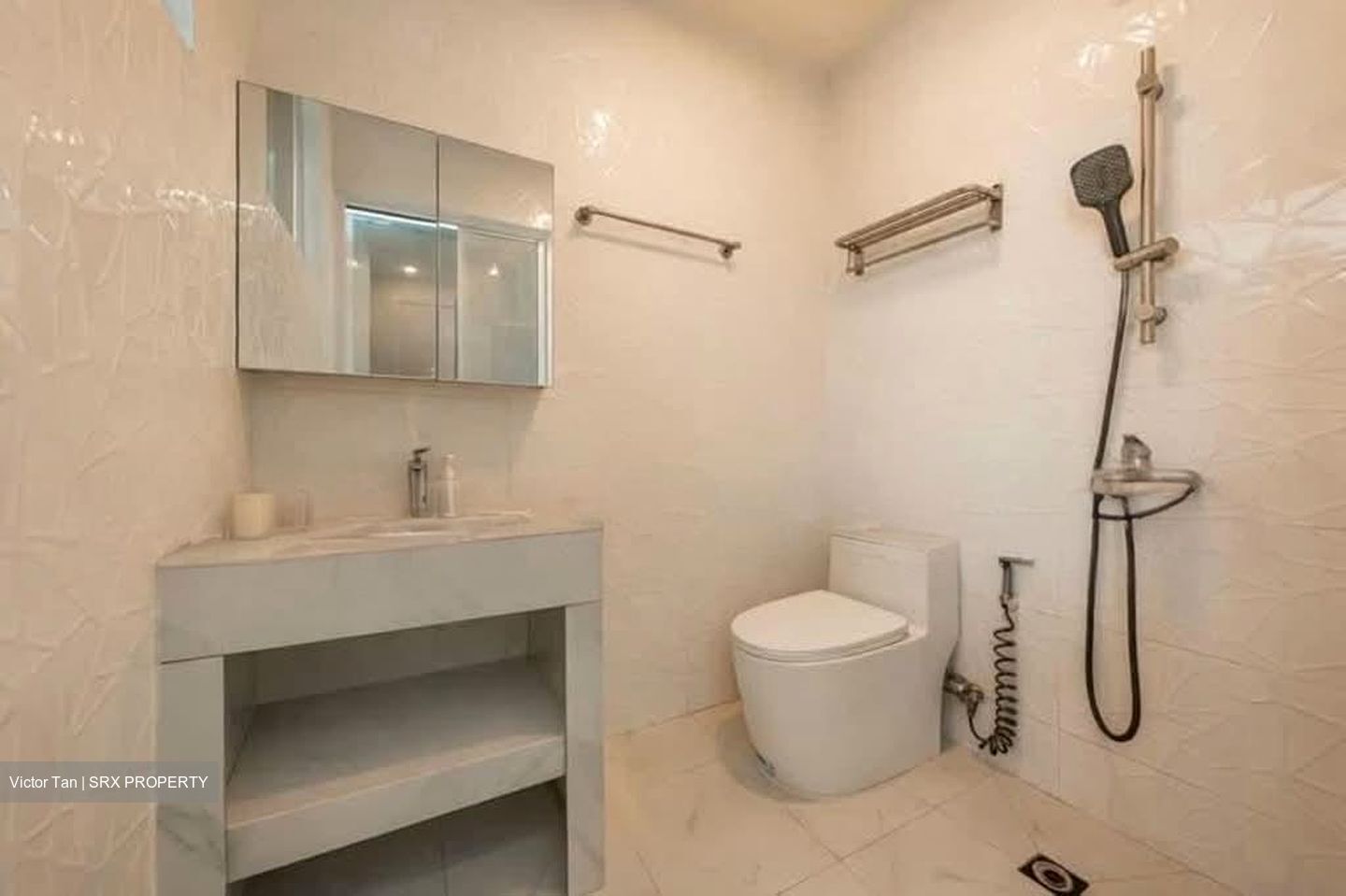Daisy Road (D13), Terrace #553472571